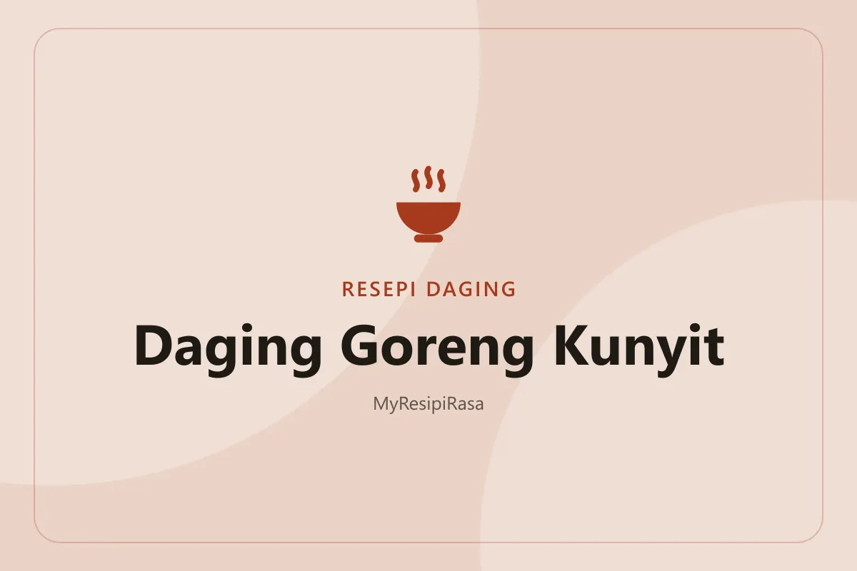 Resepi daging goreng kunyit lembut dan berempah berwarna keemasan di atas pinggan bersama bawang besar dan cili merah